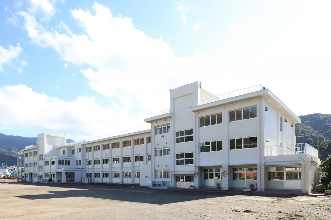 （仮称）戸田地区小中一貫学校の施工写真（CARE & LEARN）