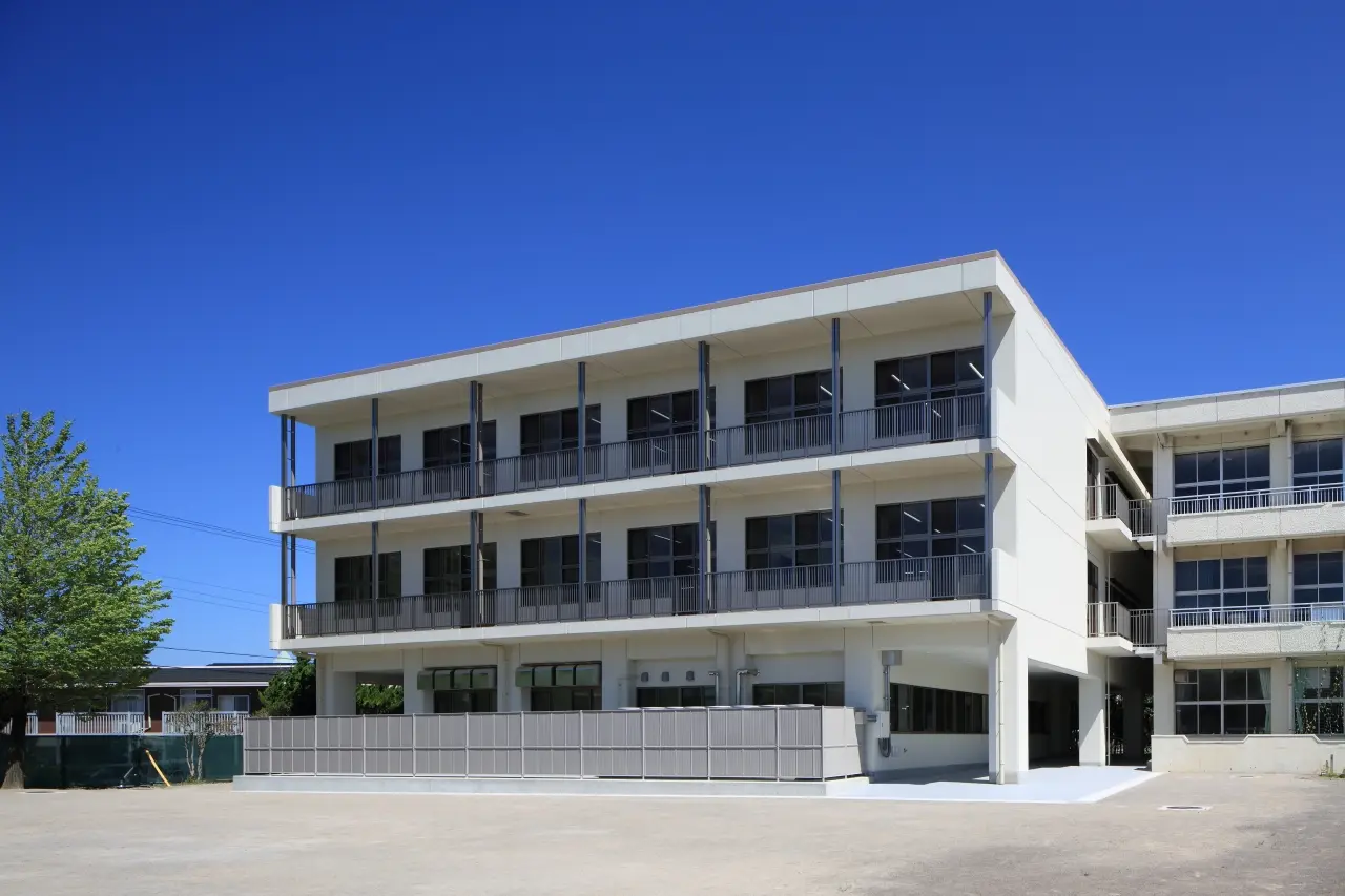 沼津市立門池小学校 南西校舎の施工写真（CARE & LEARN）